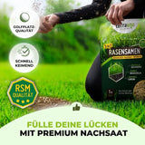 Eine Person mit schwarzen Handschuhen streut Rasensamen aus einem grünen TerraUno Saisonstart-Rasenset-Sack auf einen Rasen. Das Etikett hebt Golfplatz-Qualität, Schnell Keimend, und Fülle deine Lücken mit Premium Nachsaat hervor.