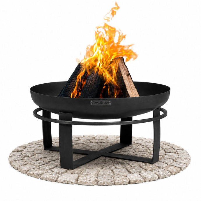 CookKing Viking 60 auf Kufengestell mit Feuer