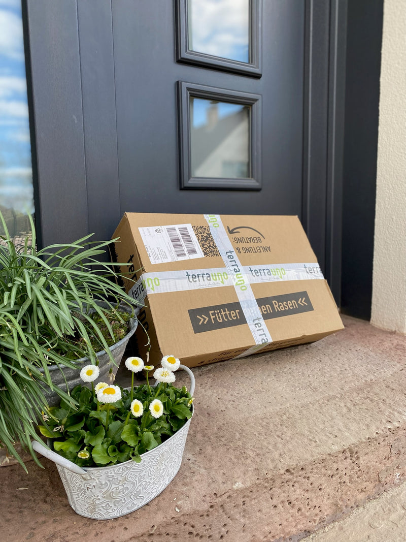 TerraUno-Paket vor der Haustür