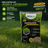 Ein Sack TerraUno Rasendünger - Sparabo auf frischem Rasen mit deutschen Bannern, die auf perfekten Rasen, schnelle Keimung, starke Wurzeln, dichten Rasen hinweisen, und einem kostenlosen Saatgutangebot bei jeder 3.