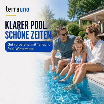 Familie am kristallklaren Pool im Frühjahr nach der Überwinterung mit TerraUno